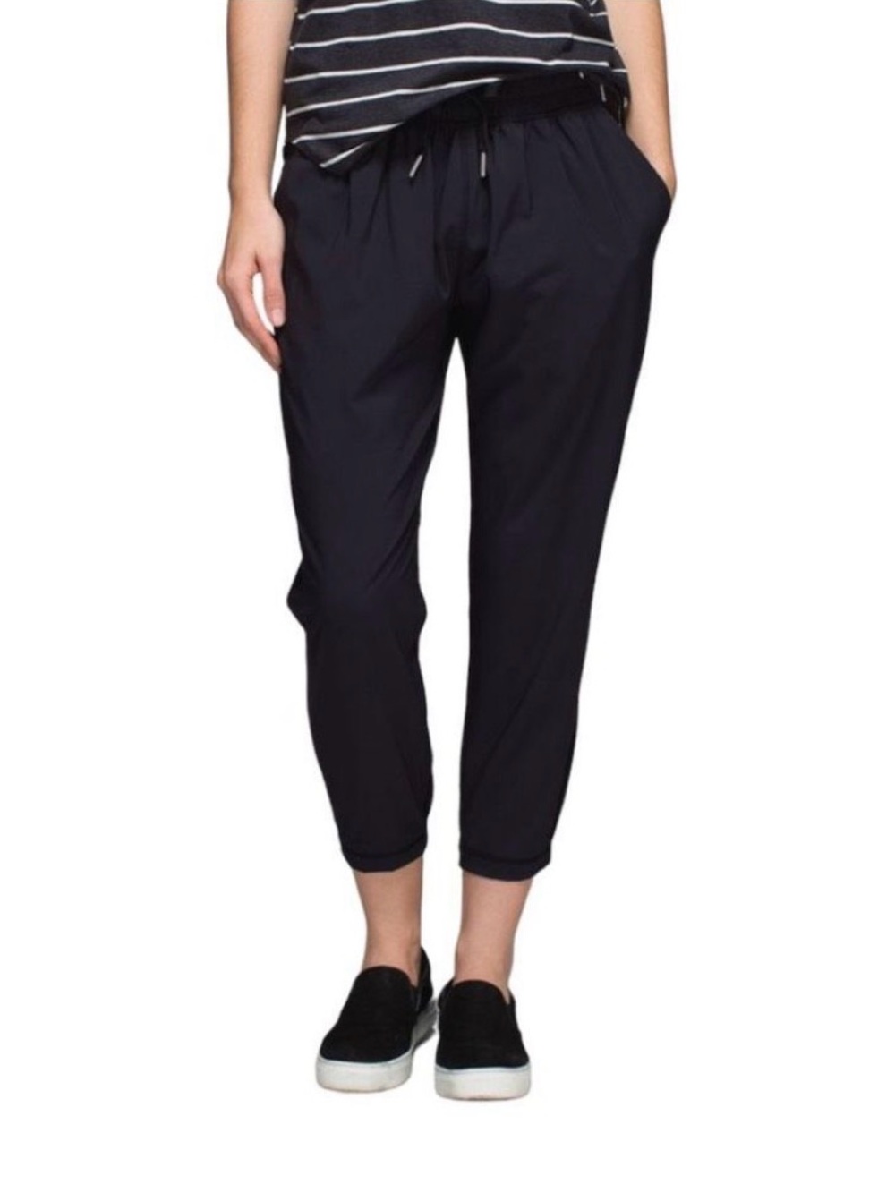Lululemon Women’s Namaskar Crop Pants in Black, size 6 like NEW